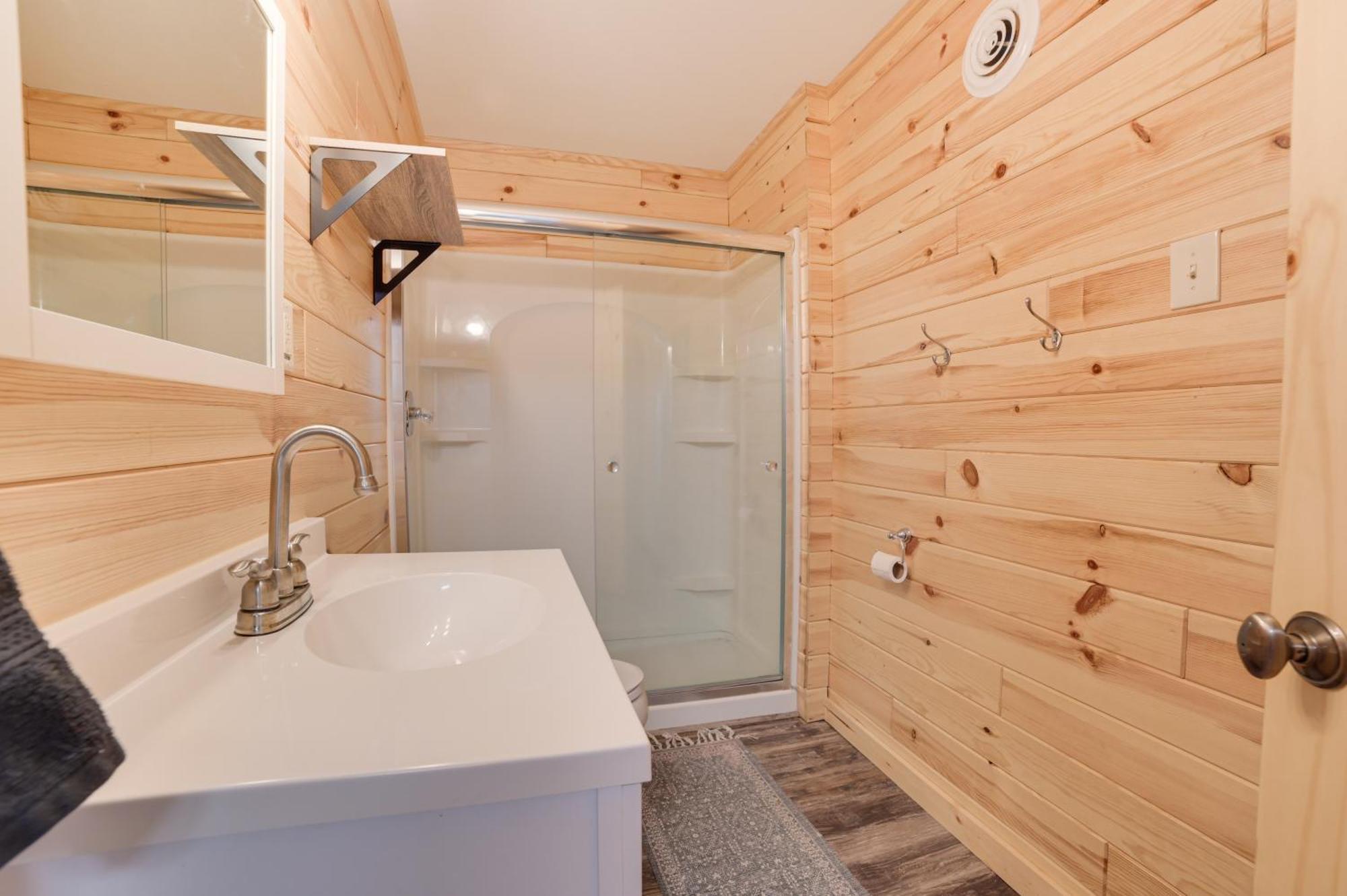 Scenic Evans Hideaway Steps To Lake Huron! Oscoda Exterior photo