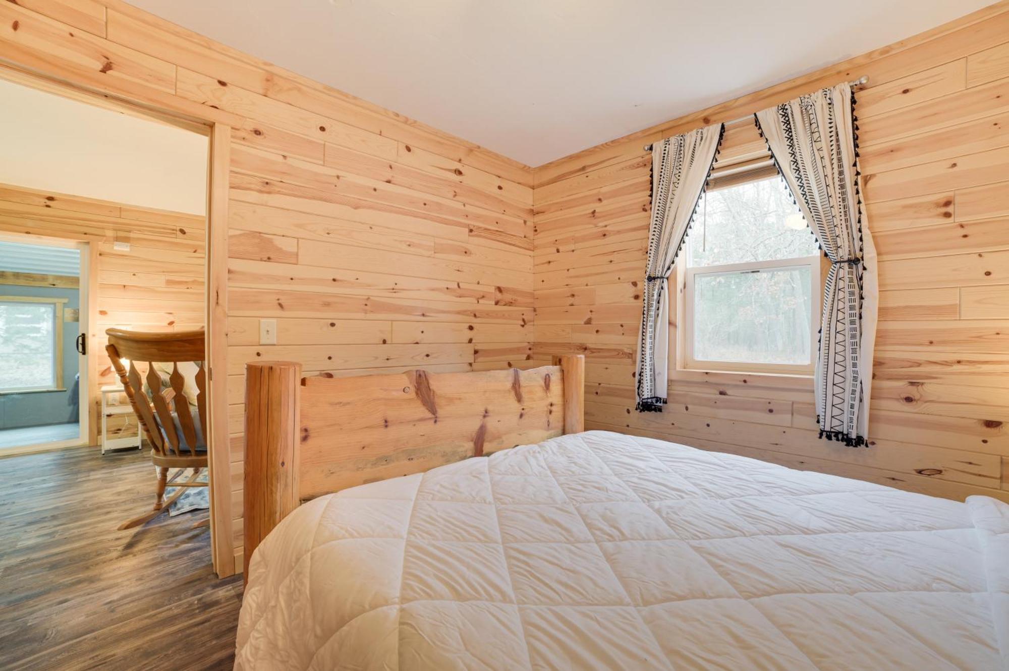 Scenic Evans Hideaway Steps To Lake Huron! Oscoda Exterior photo