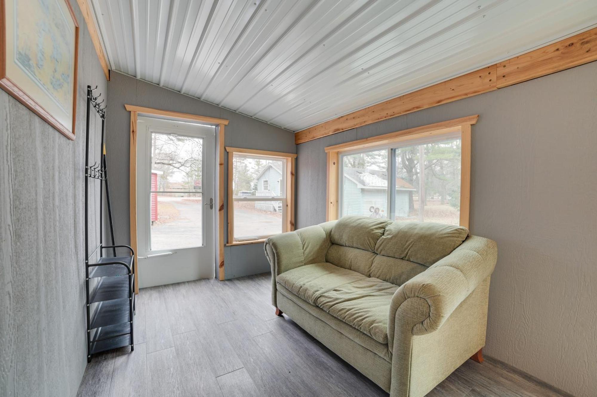 Scenic Evans Hideaway Steps To Lake Huron! Oscoda Exterior photo