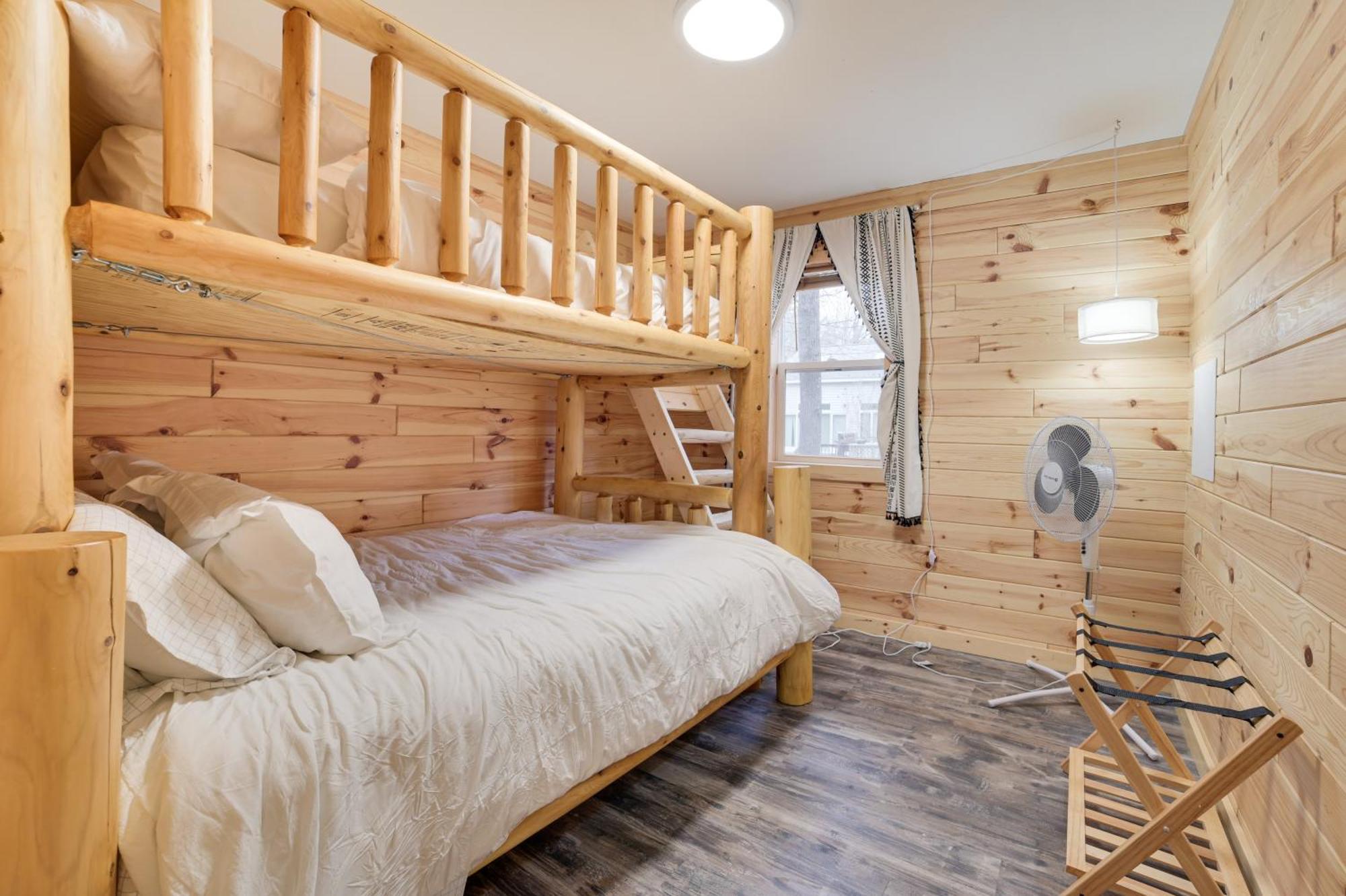 Scenic Evans Hideaway Steps To Lake Huron! Oscoda Exterior photo