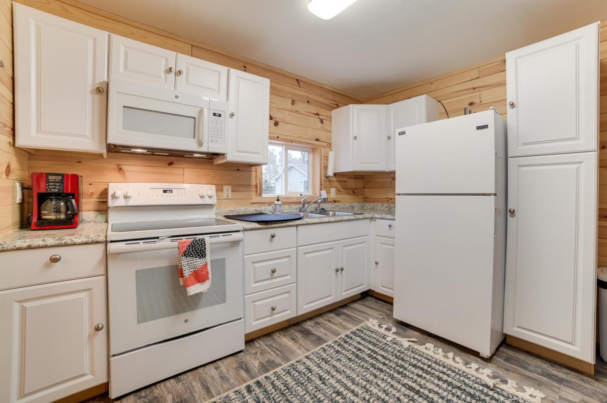 Scenic Evans Hideaway Steps To Lake Huron! Oscoda Exterior photo