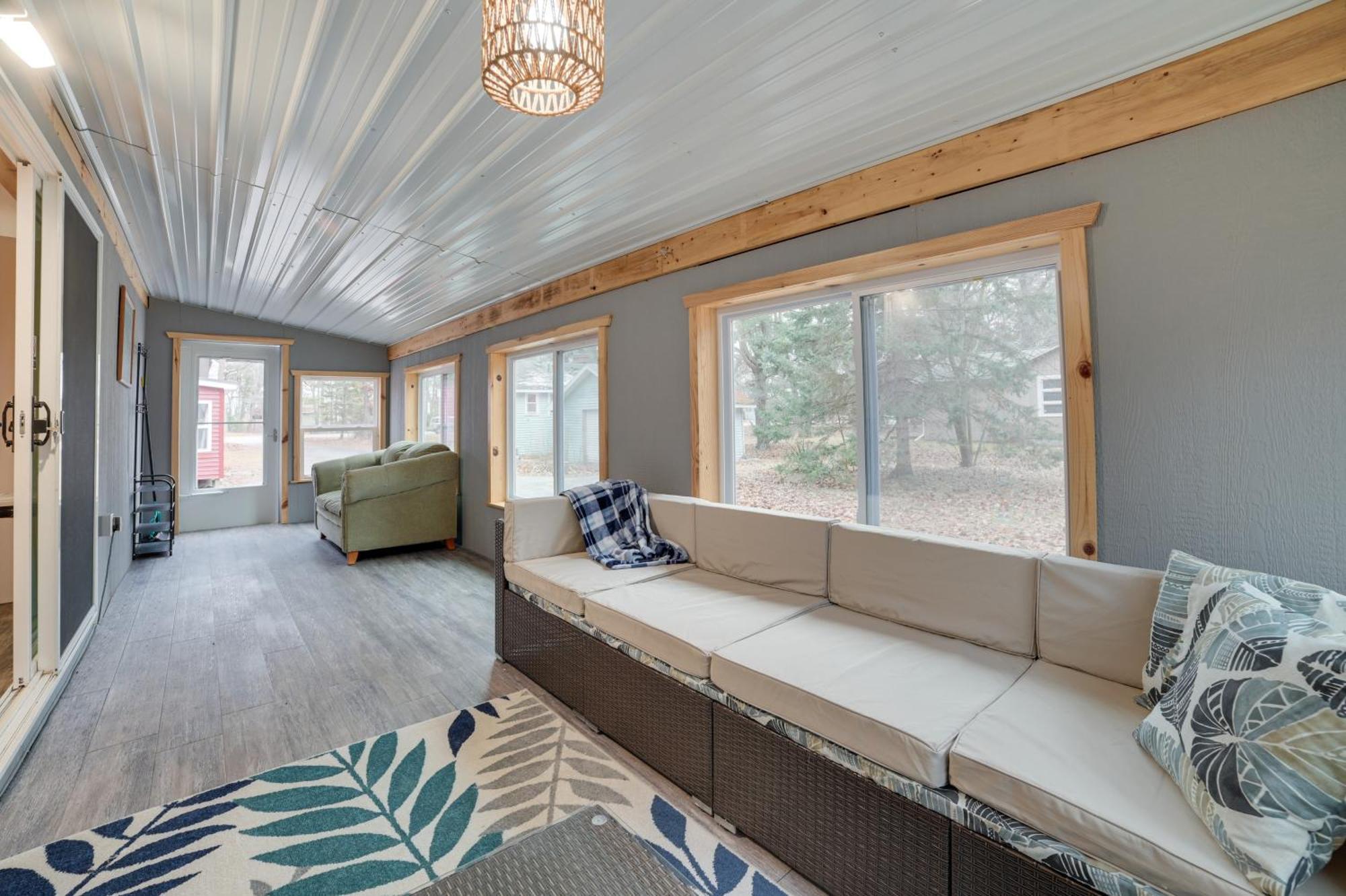 Scenic Evans Hideaway Steps To Lake Huron! Oscoda Exterior photo