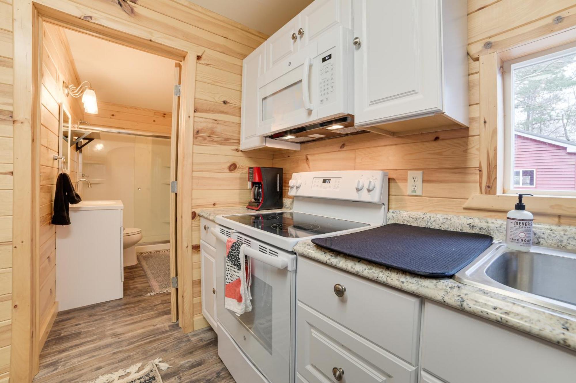 Scenic Evans Hideaway Steps To Lake Huron! Oscoda Exterior photo