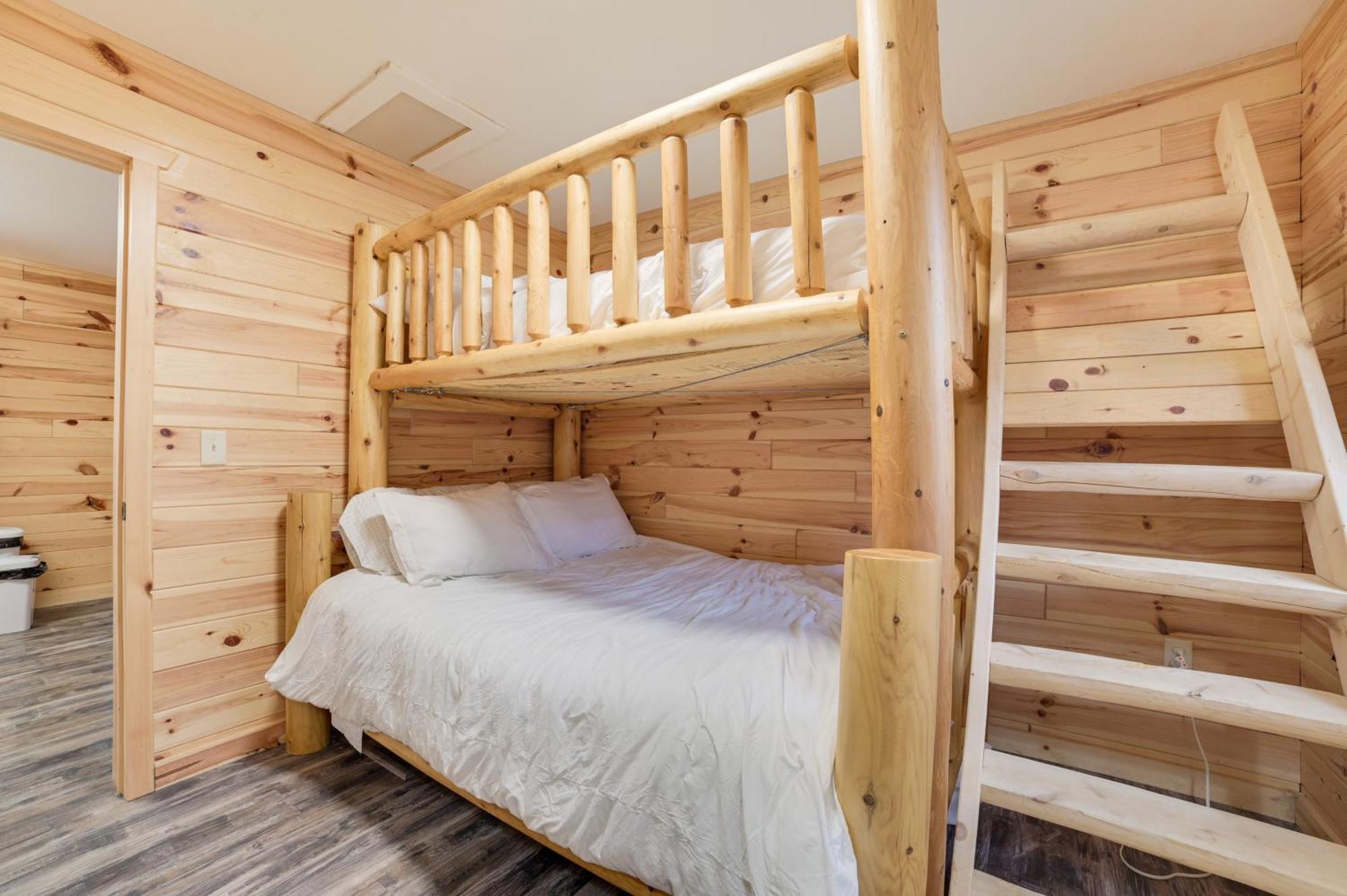 Scenic Evans Hideaway Steps To Lake Huron! Oscoda Exterior photo
