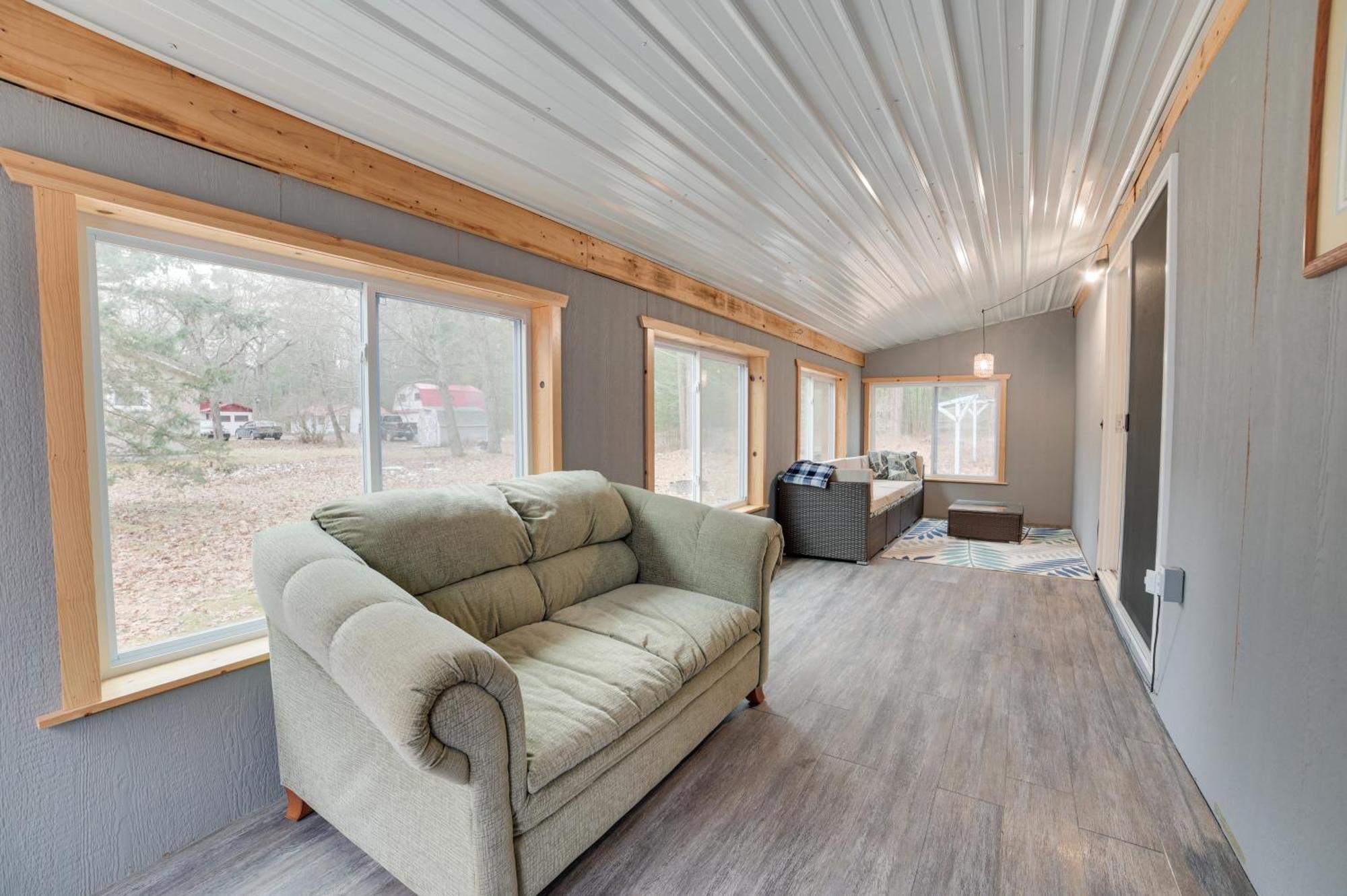 Scenic Evans Hideaway Steps To Lake Huron! Oscoda Exterior photo