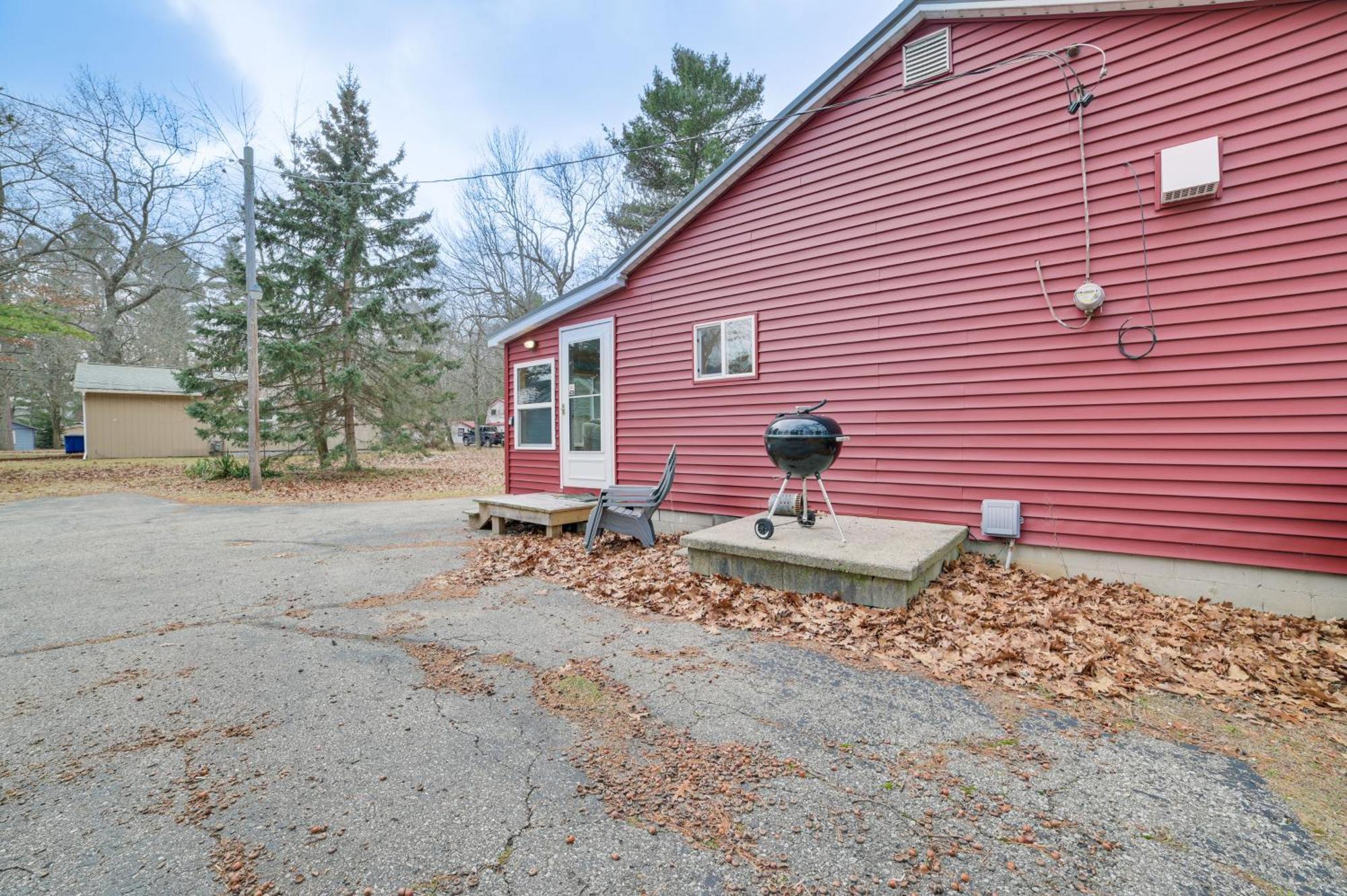 Scenic Evans Hideaway Steps To Lake Huron! Oscoda Exterior photo