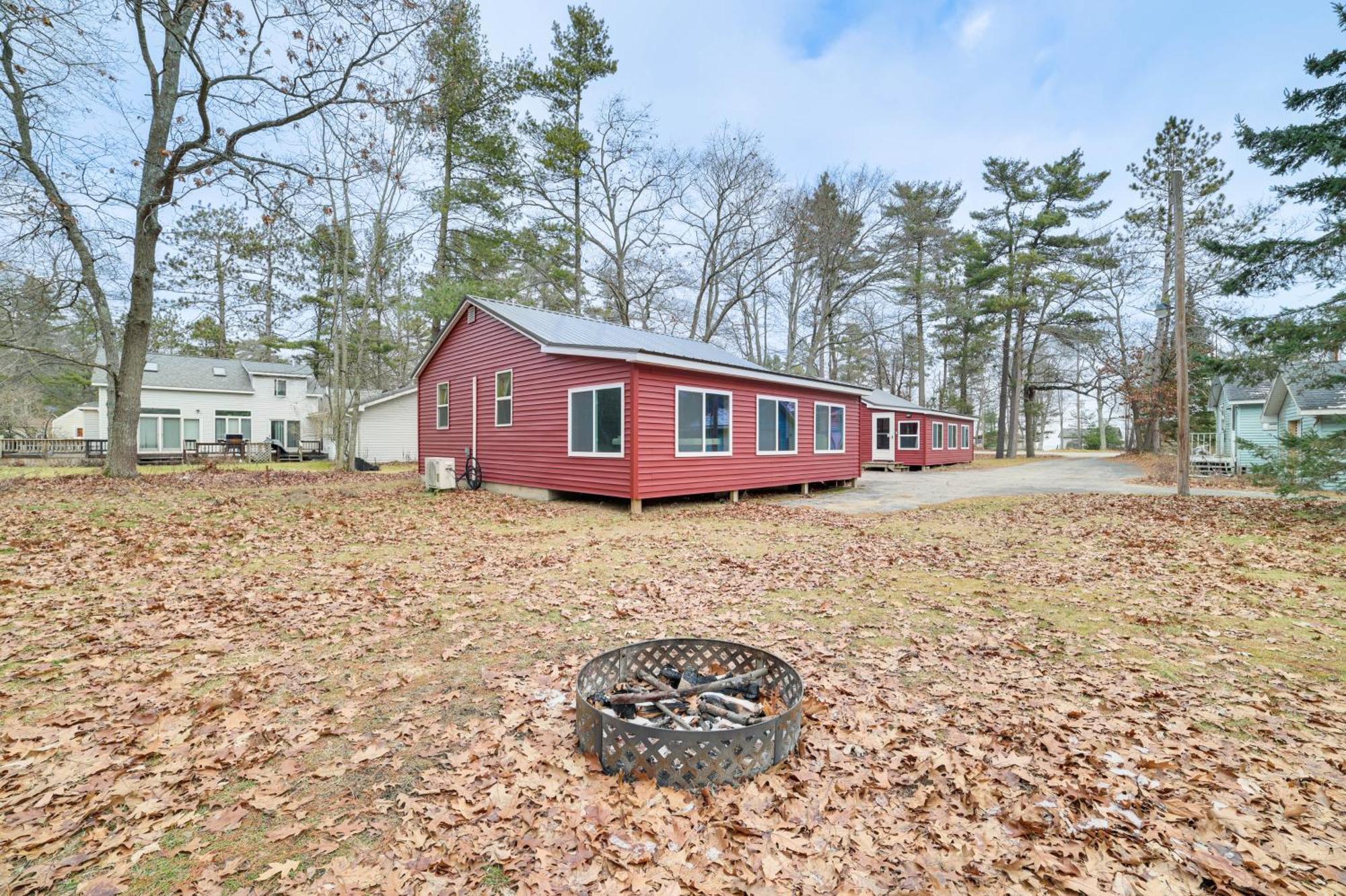 Scenic Evans Hideaway Steps To Lake Huron! Oscoda Exterior photo